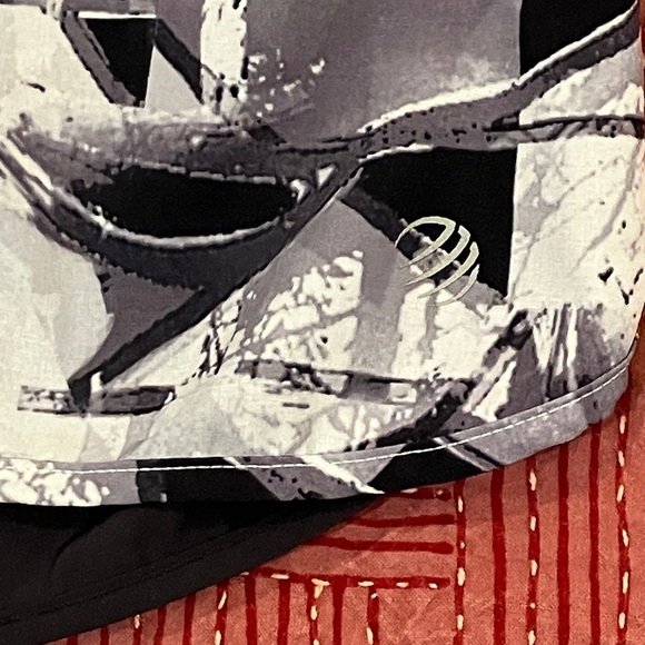 MPG size 11 Women's Athletic lined Shorts with Black and Gray Geometric Pattern - Picture 2 of 15